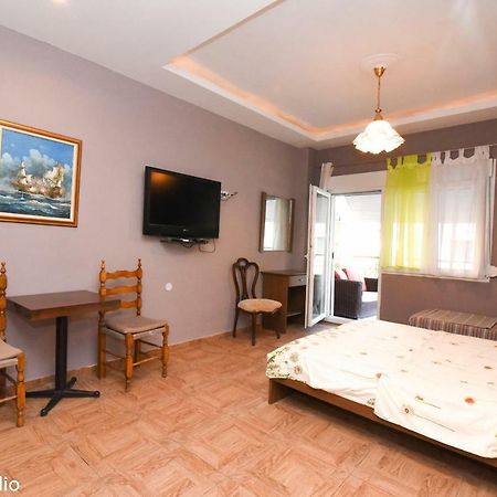 Menios Apartments And Studios Nea Kallikrateia Eksteriør bilde