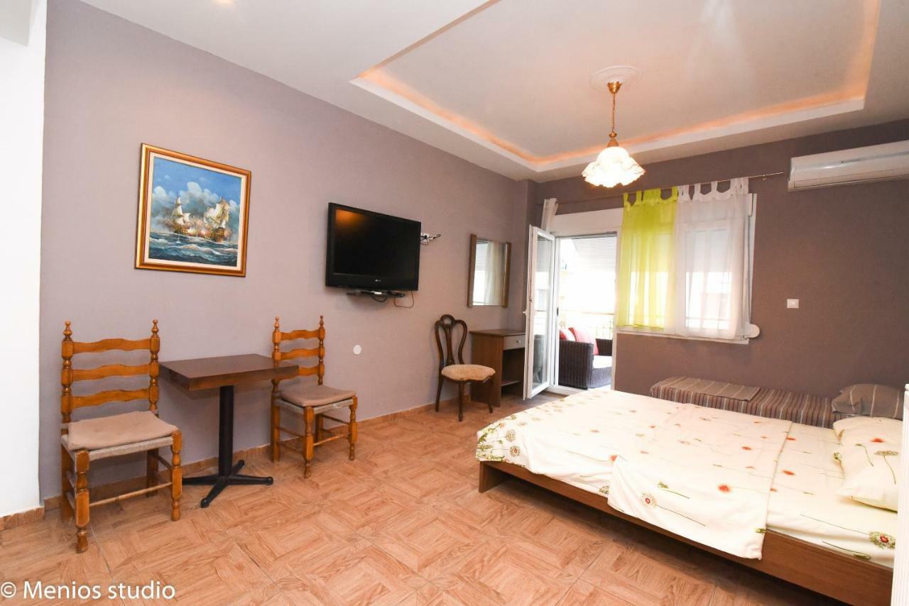 Menios Apartments And Studios Nea Kallikrateia Eksteriør bilde