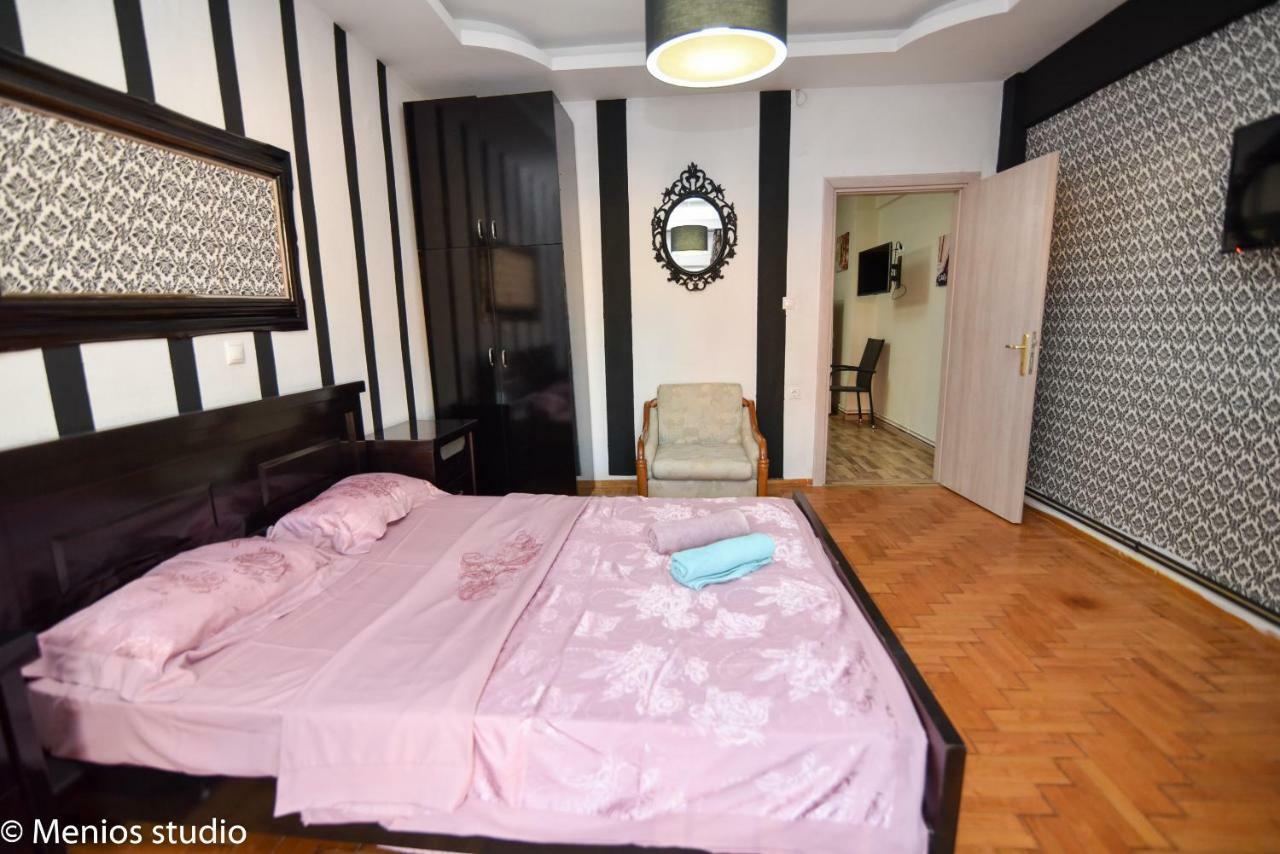 Menios Apartments And Studios Nea Kallikrateia Eksteriør bilde