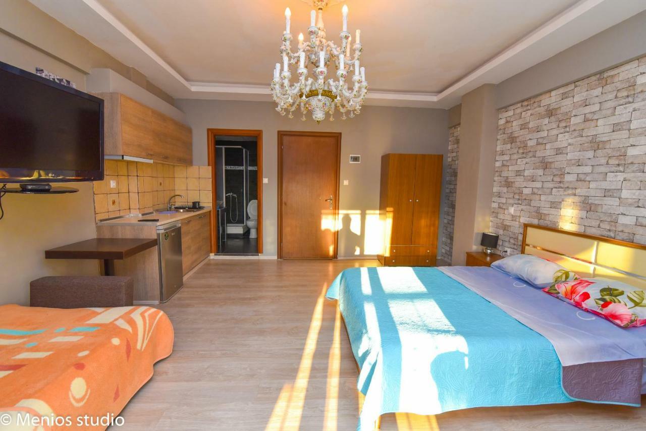 Menios Apartments And Studios Nea Kallikrateia Eksteriør bilde